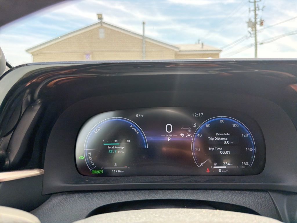 Used 2023 Toyota Crown Limited image 10