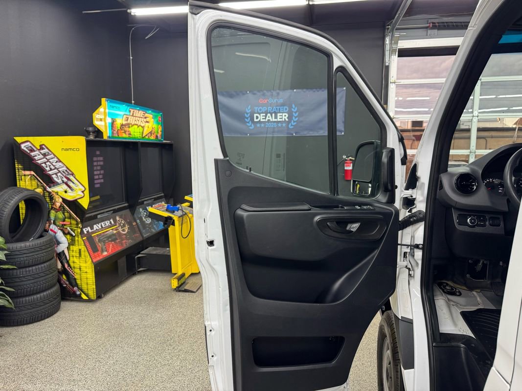 Used 2021 Mercedes-Benz Sprinter 2500 image 9