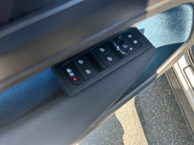 Used 2023 Volvo XC40 Recharge Ultimate AWD/4WD image 11