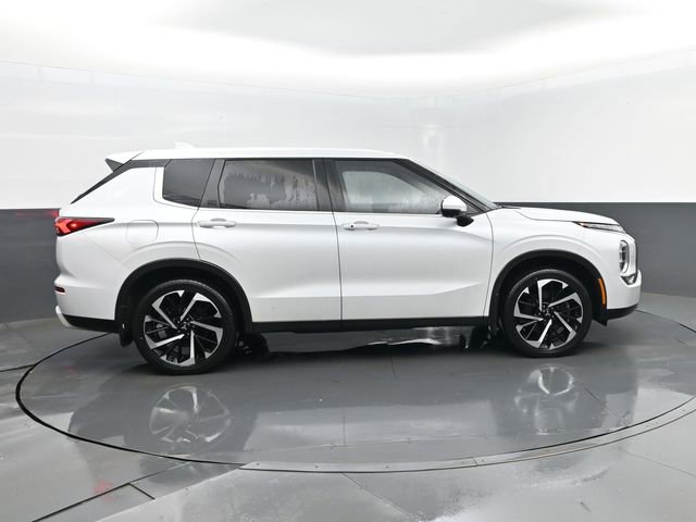 Used 2022 Mitsubishi Outlander SE image 4