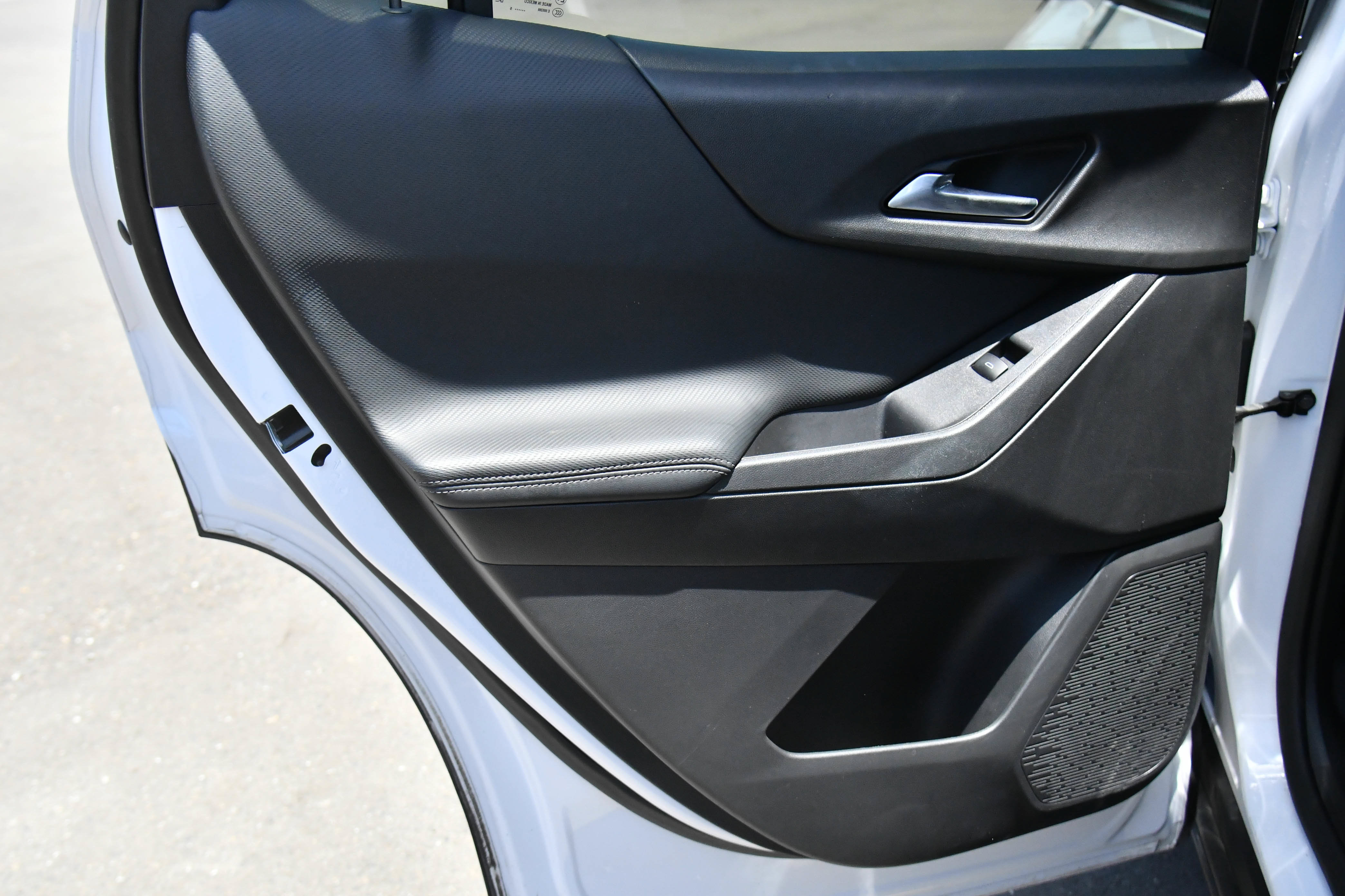 Used 2025 Chevrolet Equinox LT FWD image 36