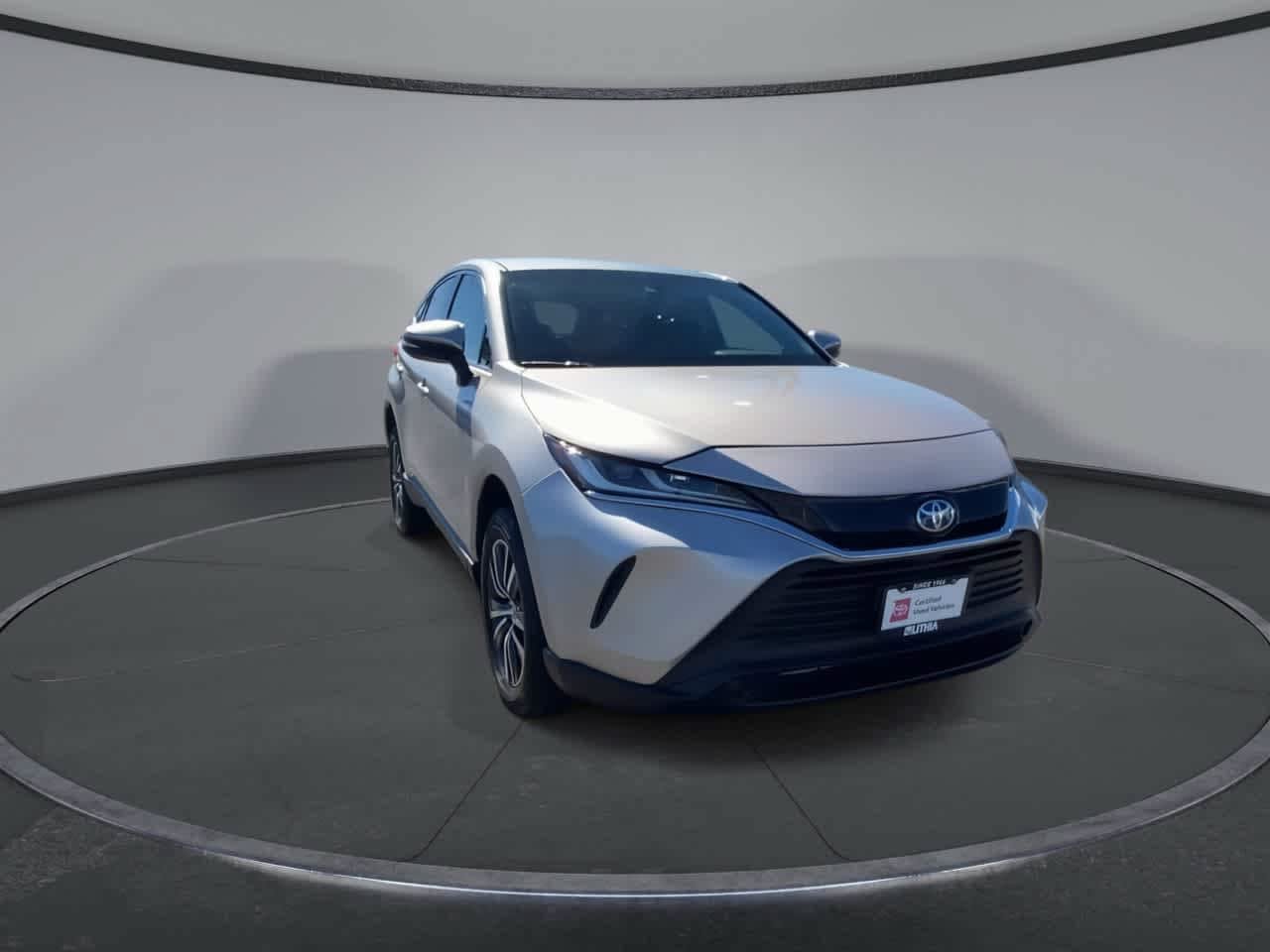 Certified 2024 Toyota Venza LE AWD/4WD image 3