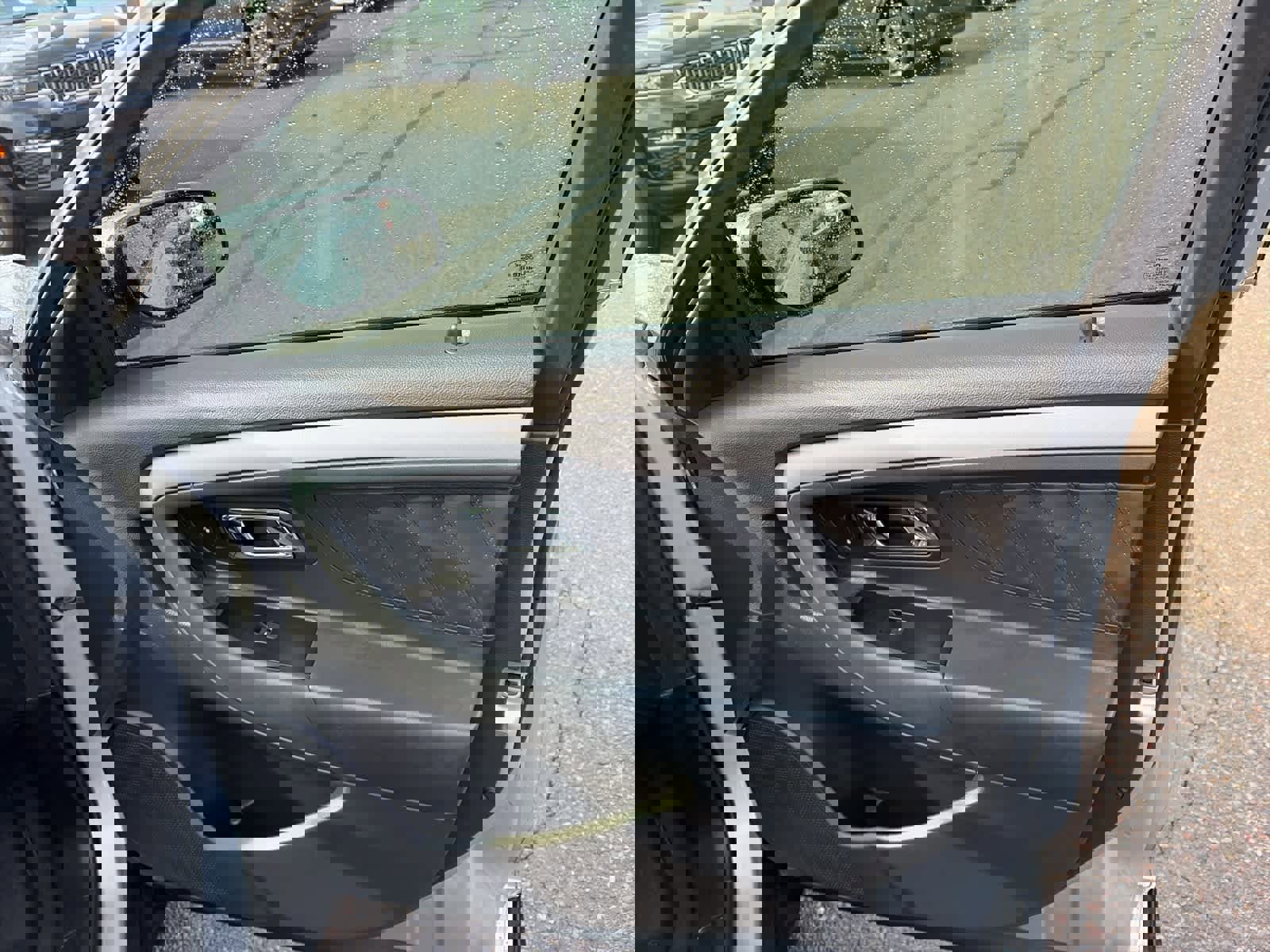 Used 2010 Ford Taurus SEL image 16