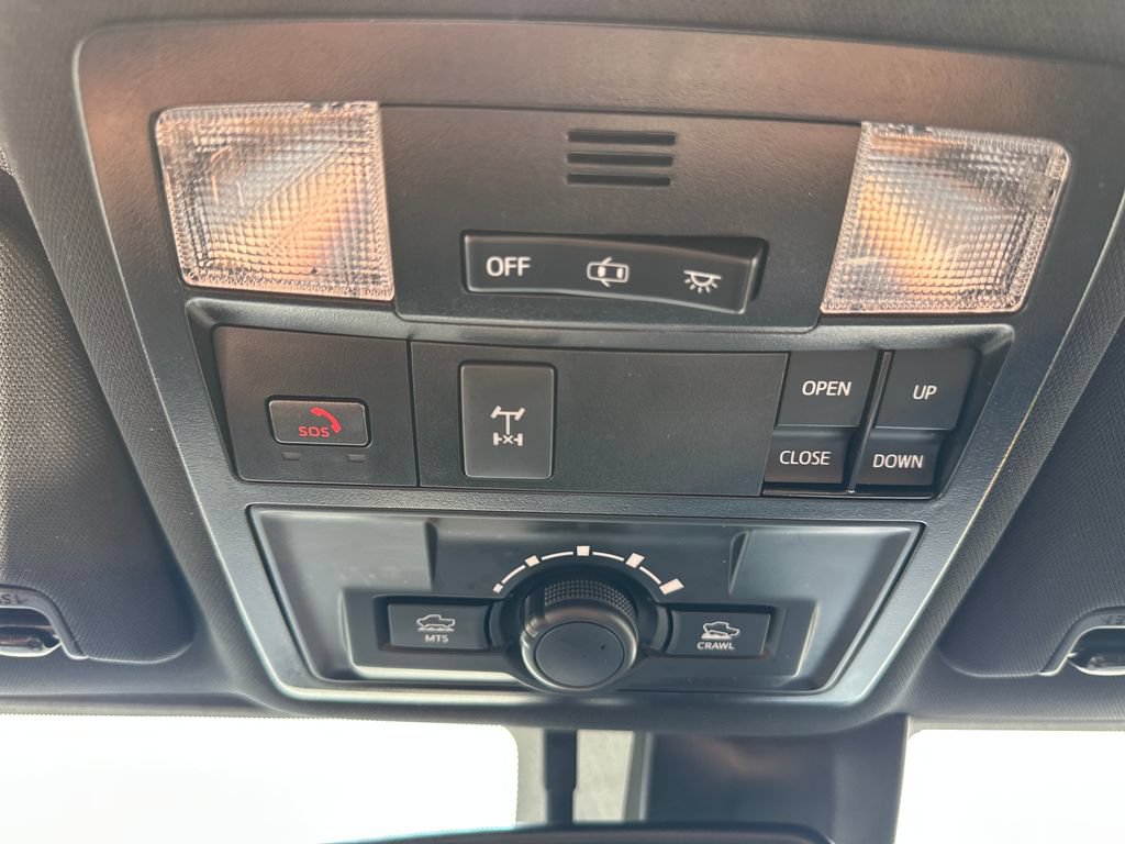 Used 2022 Toyota Tacoma TRD Off-Road w/ TRD Premium Off Road Package AWD/4WD image 31