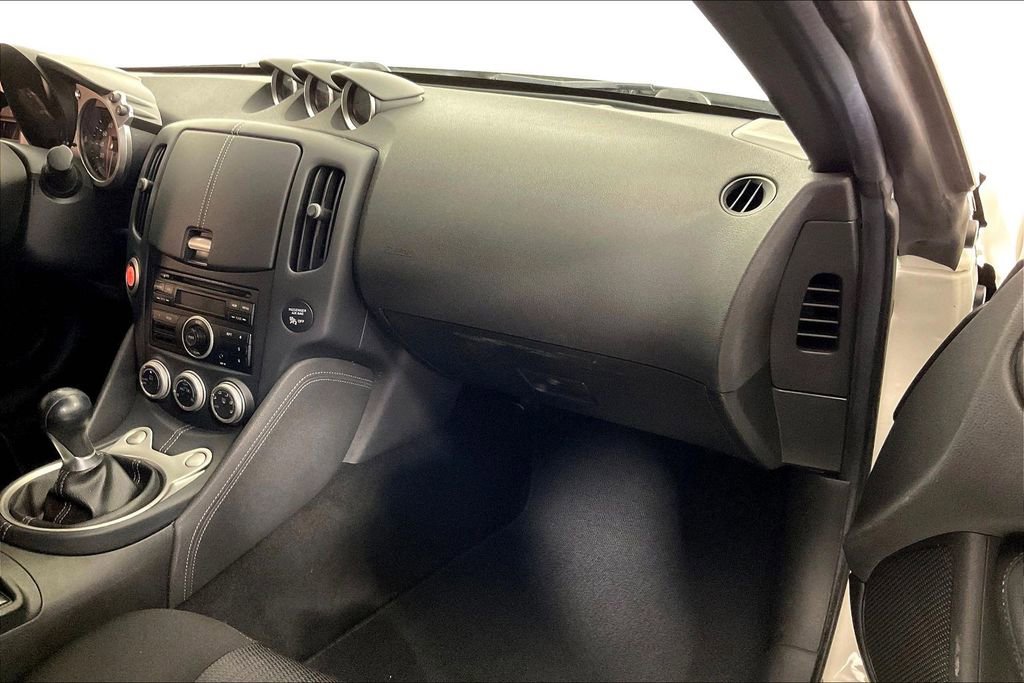 Used 2014 Nissan 370Z Coupe RWD image 21