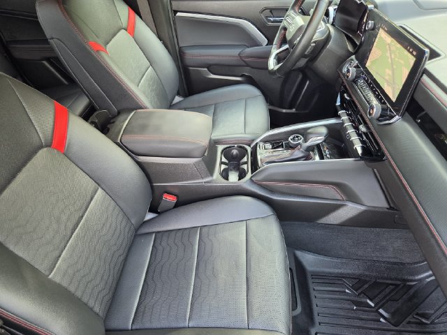 Used 2025 Chevrolet Colorado Z71 w/ Z71 Convenience Package 2 AWD/4WD image 12
