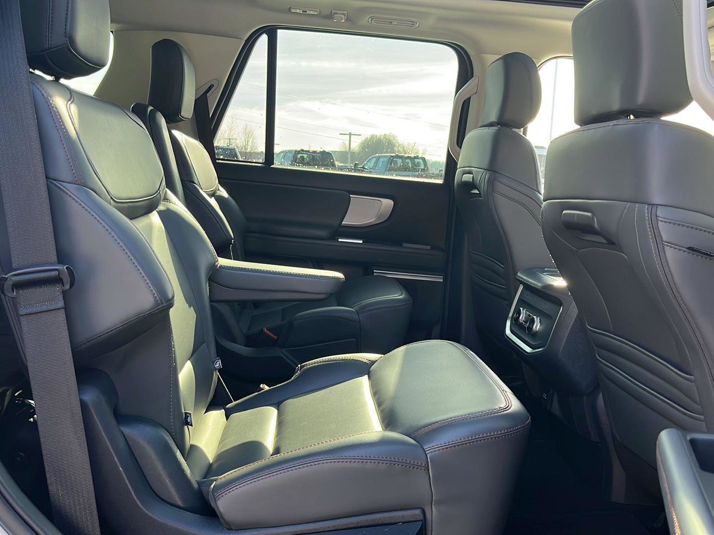 Used 2025 Ford Expedition Active image 25