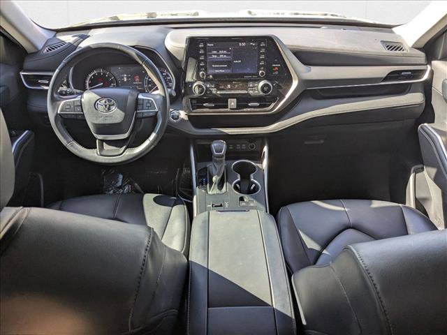 Used 2022 Toyota Highlander XLE image 16