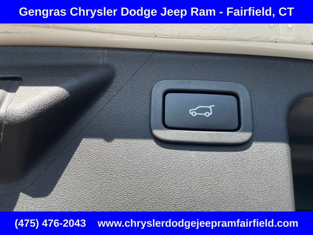 Used 2019 Land Rover Discovery Sport HSE AWD/4WD image 36