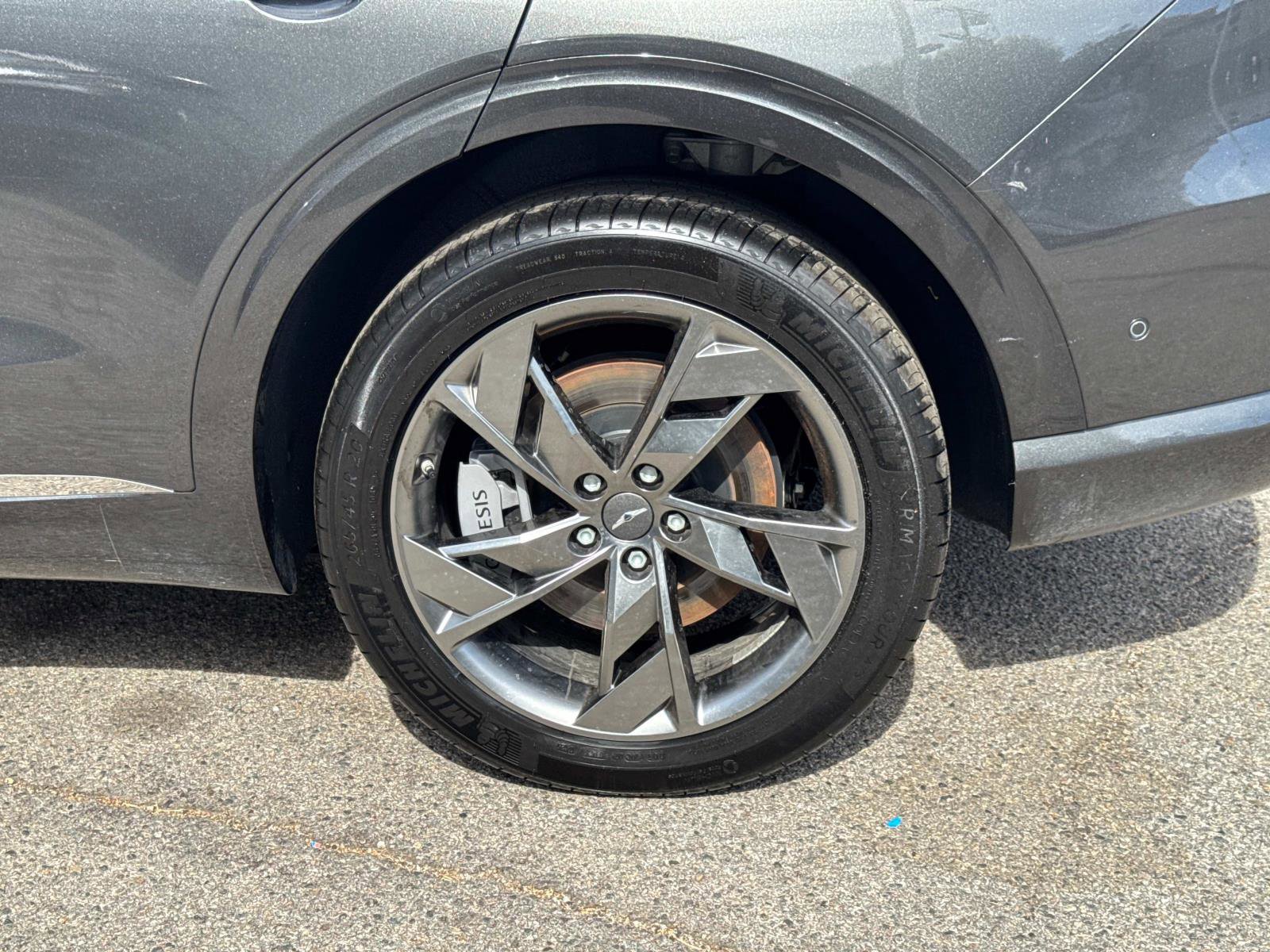 Used 2025 Genesis Electrified GV70 image 8