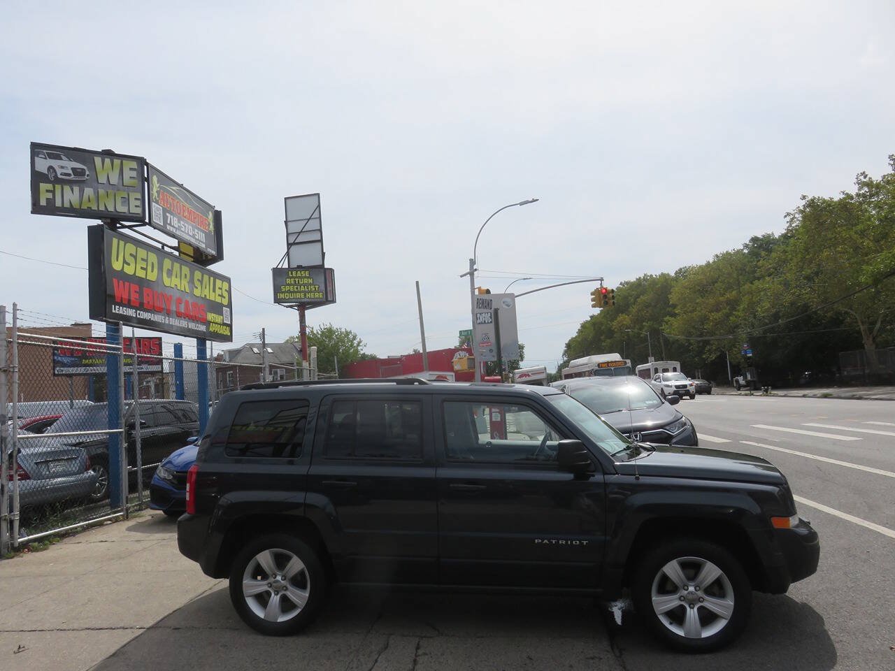 Used 2014 Jeep Patriot Latitude AWD/4WD image 9