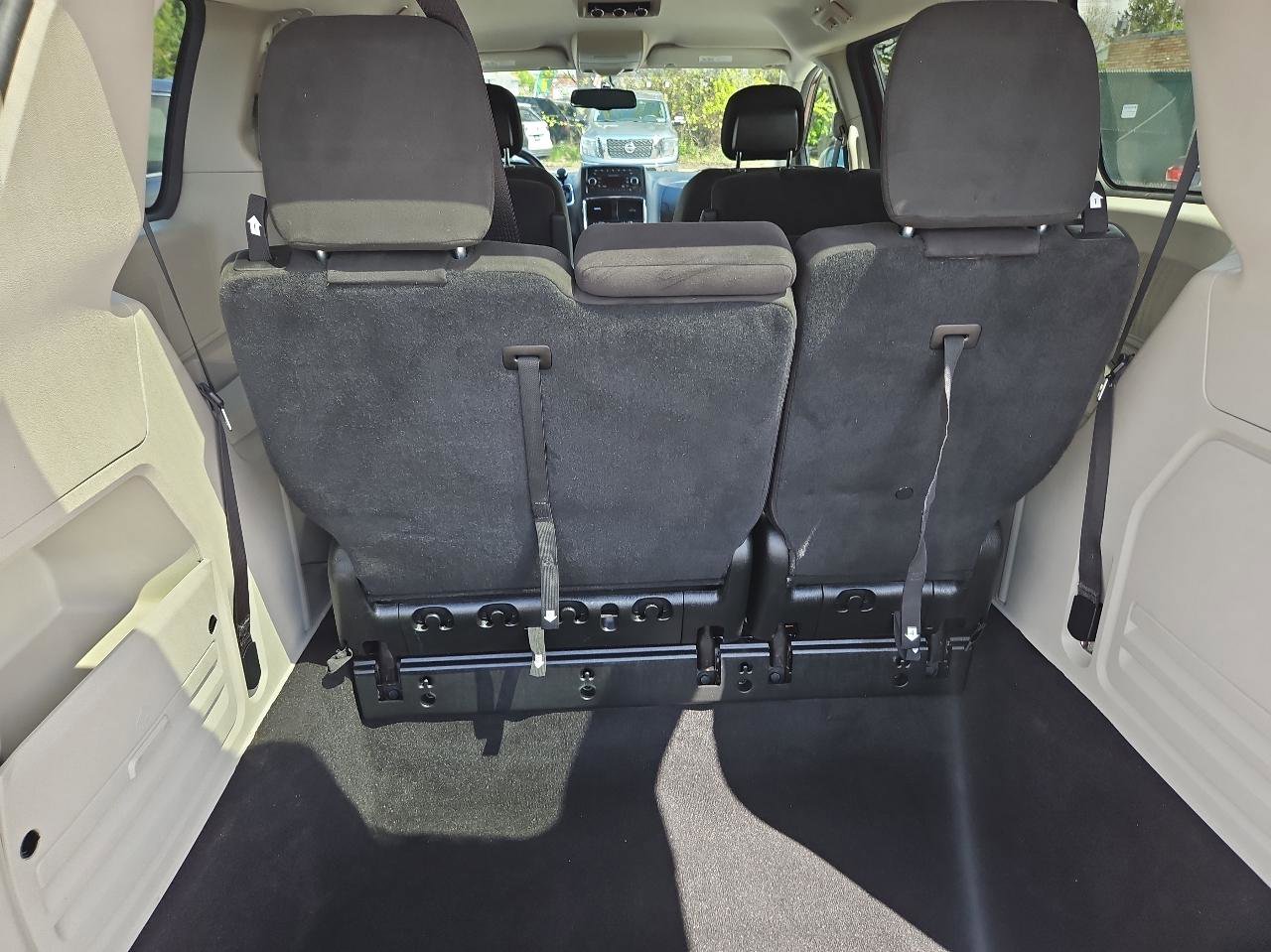 Used 2015 Dodge Grand Caravan SE w/ Quick Order Package 29E SE FWD image 31