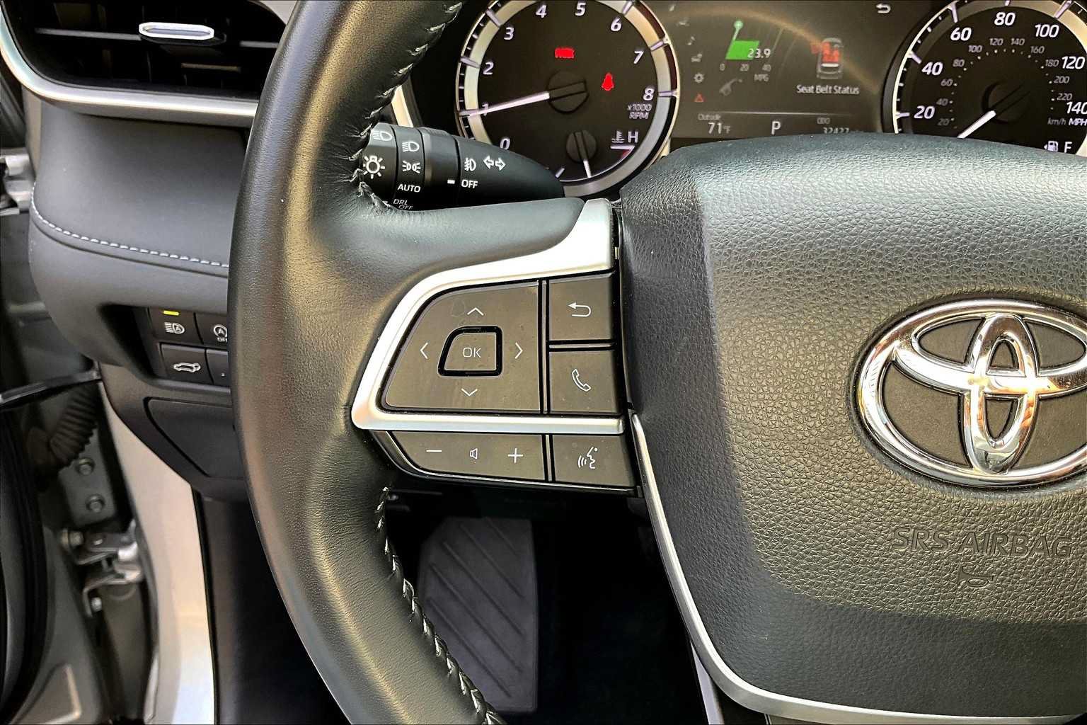 Used 2023 Toyota Highlander XLE AWD/4WD image 23