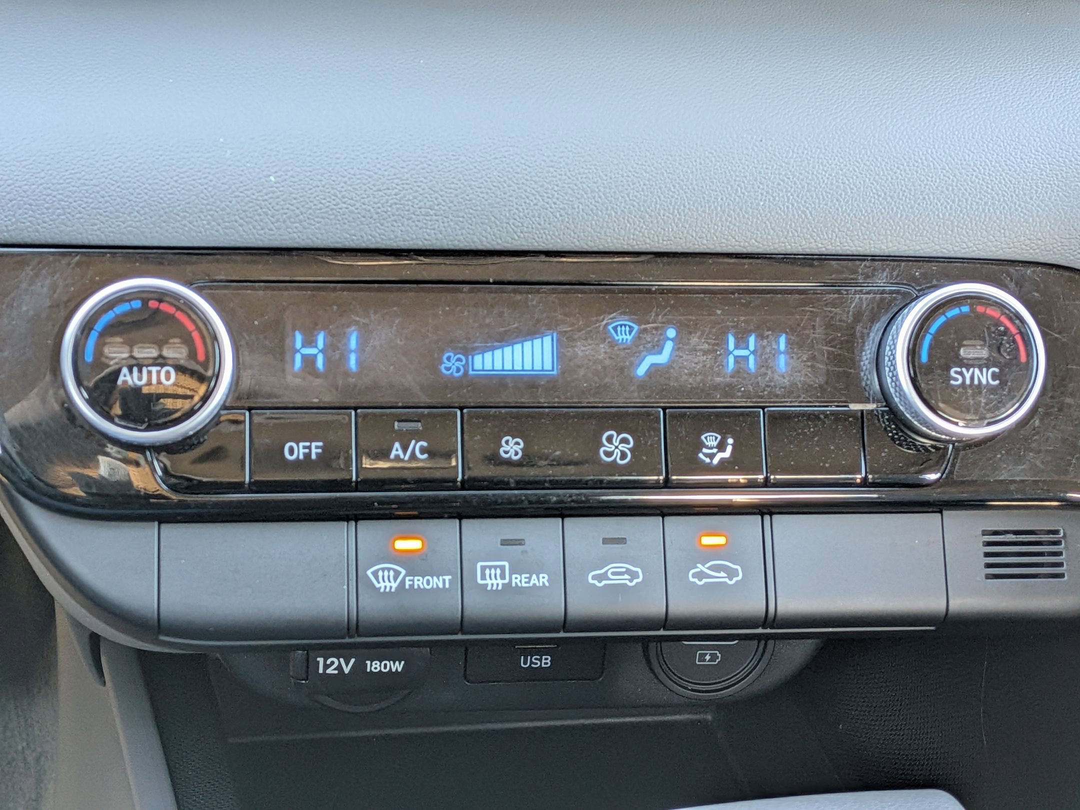 Used 2023 Hyundai Elantra SEL image 19