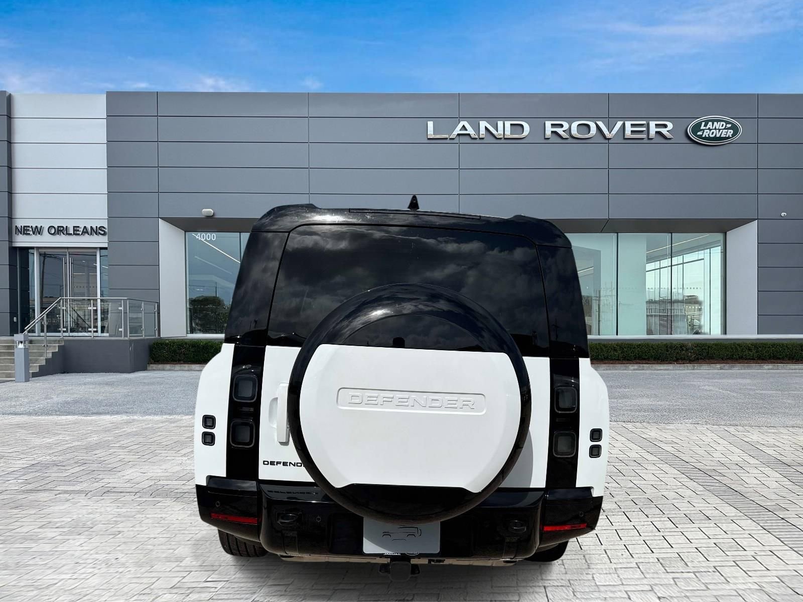 New 2026 Land Rover Defender 130 X-Dynamic SE image 6