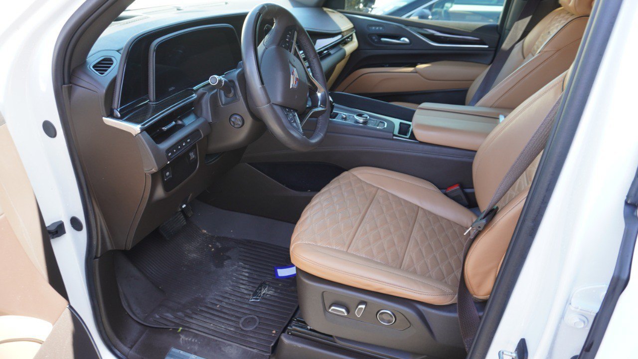 Used 2024 Cadillac Escalade ESV Premium Luxury AWD/4WD image 9