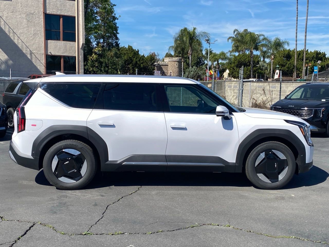 New 2026 Kia EV9 Wind image 2