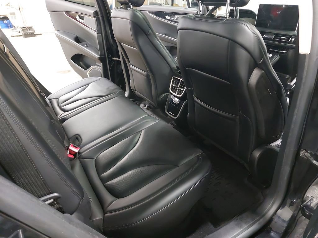 Used 2022 Lincoln Nautilus Reserve w/ Monochromatic Package image 11