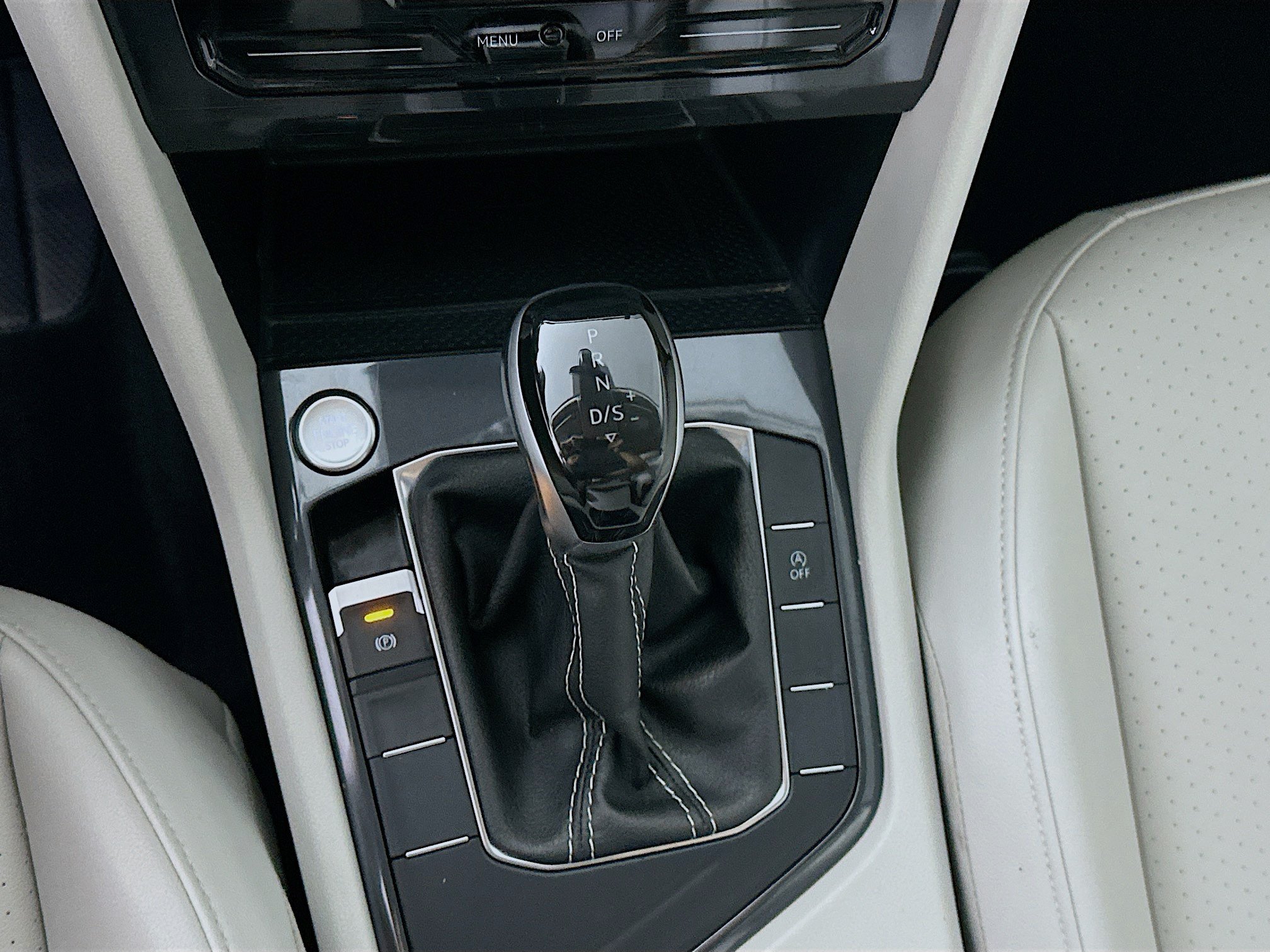 Used 2024 Volkswagen Tiguan SE FWD image 23