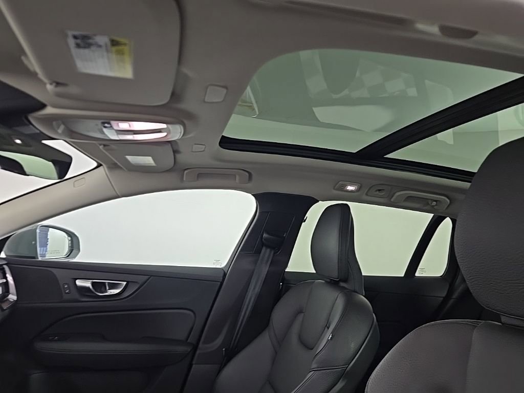 Certified 2025 Volvo V60 B5 Cross Country Plus image 19