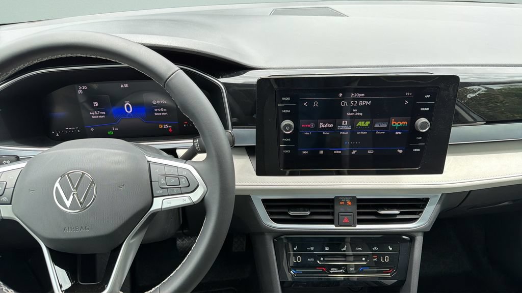 New 2026 Volkswagen Taos SE FWD image 18