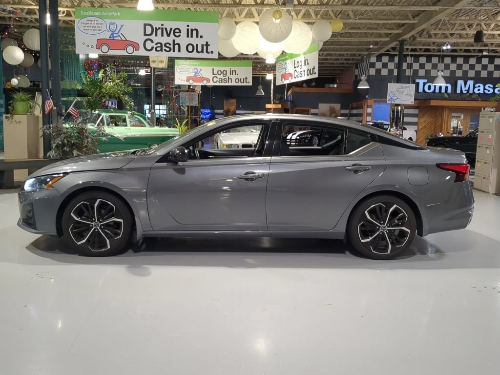 Used 2024 Nissan Altima 2.5 SR w/ SR Premium Package FWD image 11