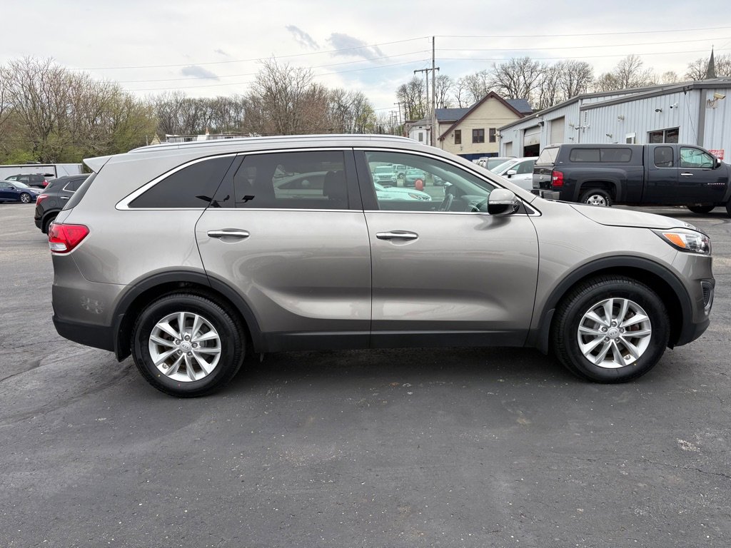 Used 2016 Kia Sorento LX w/ LX Convenience Package image 2