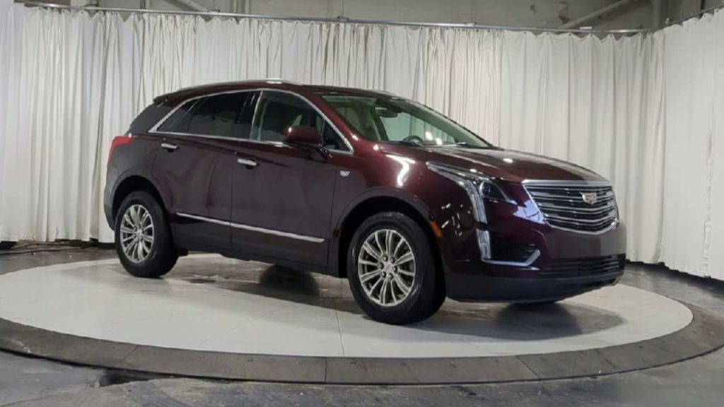 Used 2018 Cadillac XT5 Luxury w/ Driver Awareness Package image 2