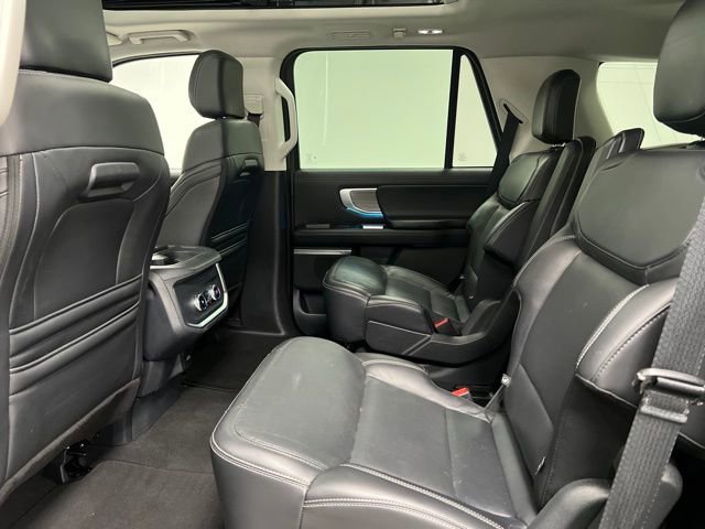 Used 2025 Ford Expedition Platinum AWD/4WD image 44