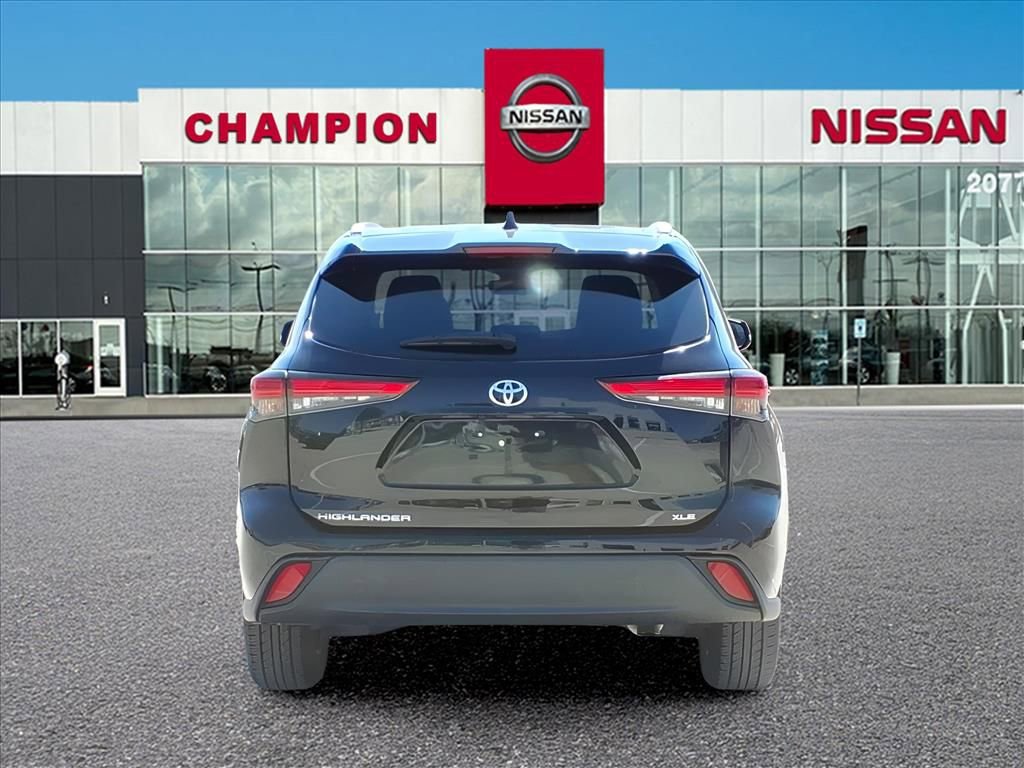 Used 2023 Toyota Highlander XLE image 6