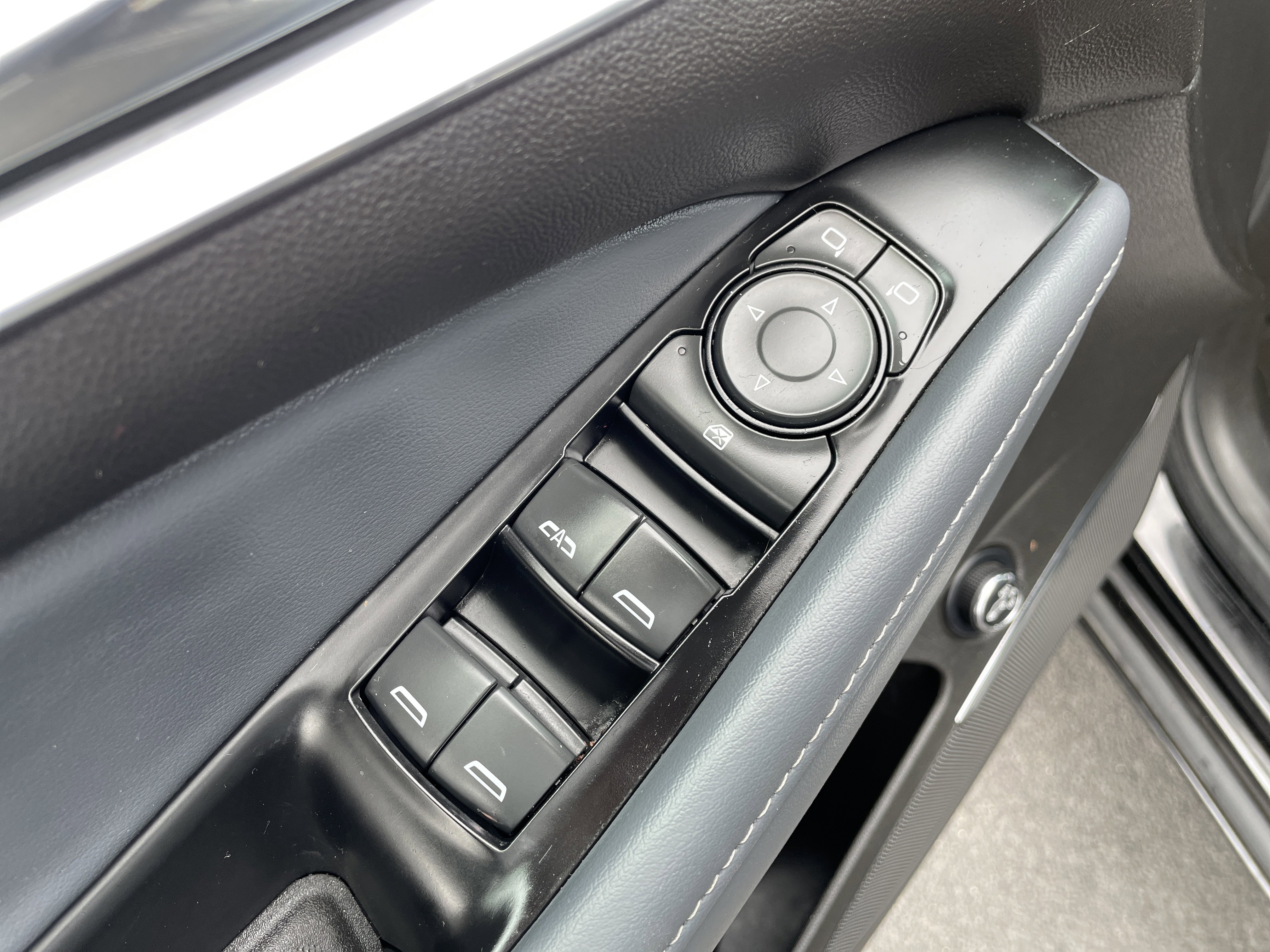 Used 2023 Buick Enclave Essence w/ Experience Buick Package image 21