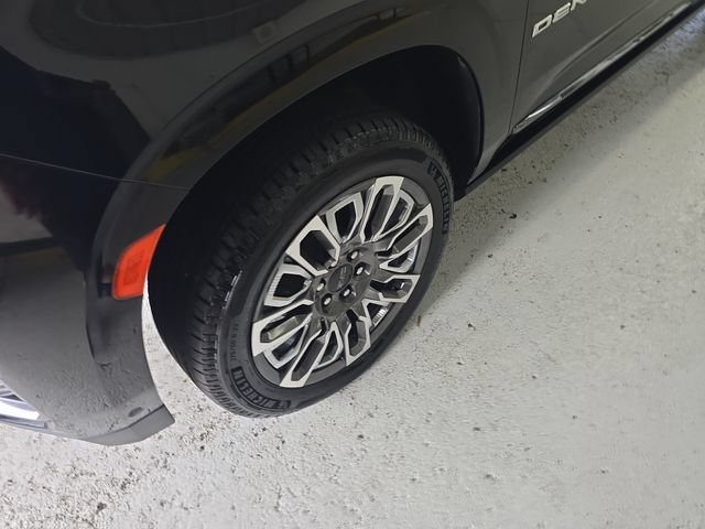 Certified 2024 GMC Yukon XL Denali Ultimate AWD/4WD image 9