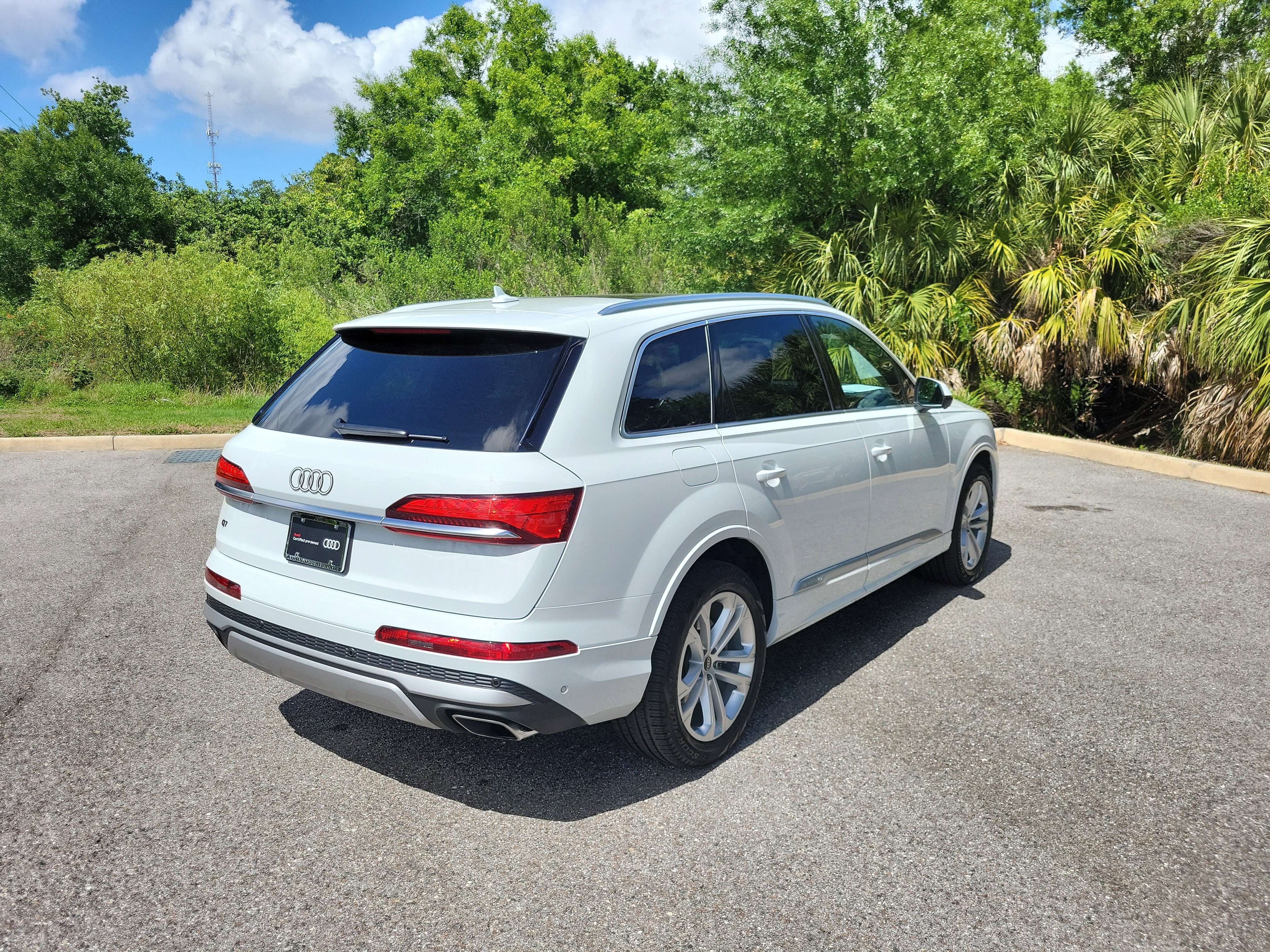Certified 2025 Audi Q7 2.0T Premium AWD/4WD image 4