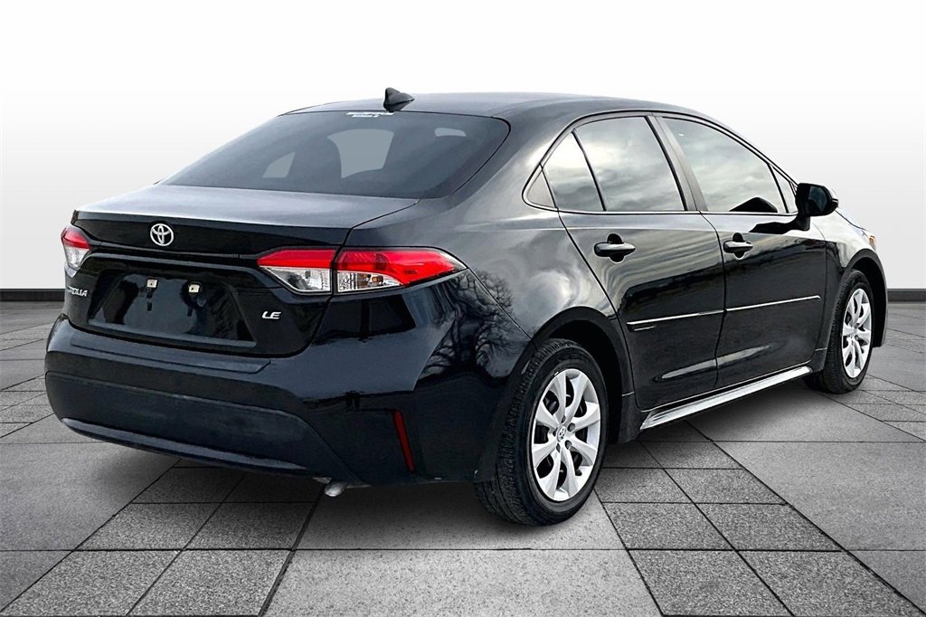 Used 2022 Toyota Corolla LE image 11