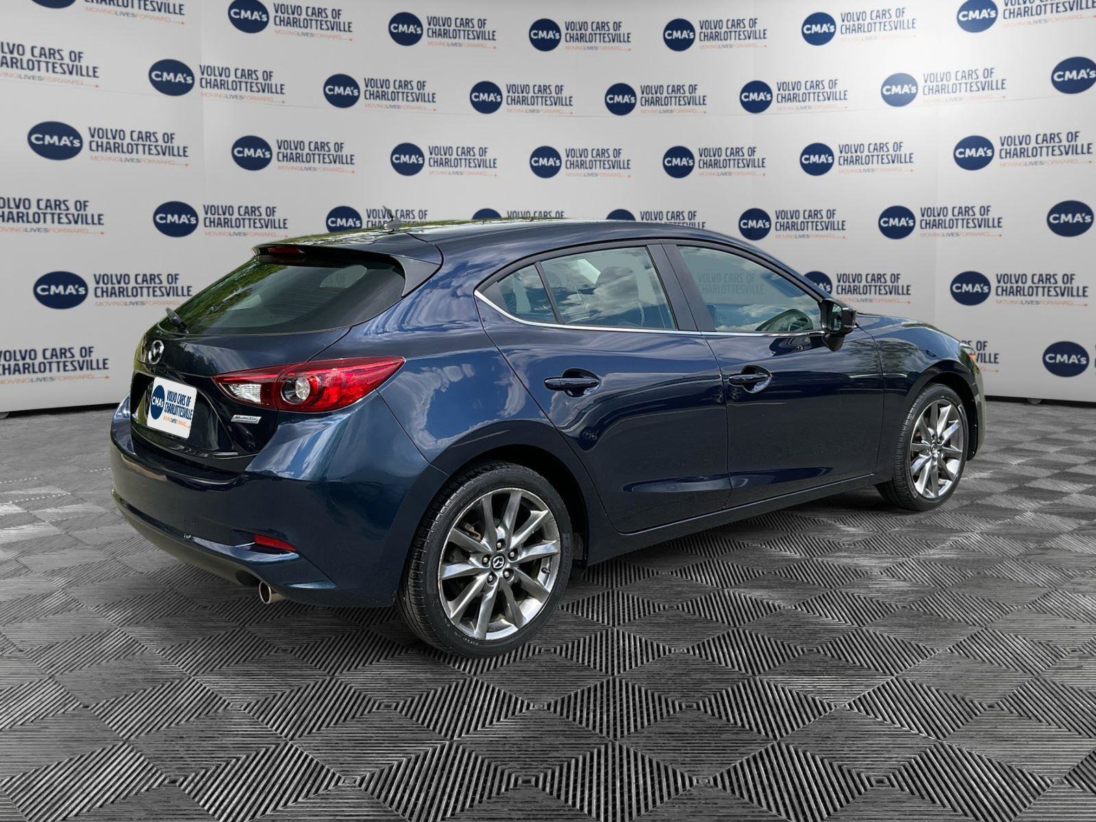 Used 2018 MAZDA MAZDA3 Touring FWD image 5
