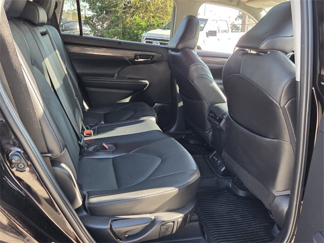Used 2022 Toyota Highlander Limited image 21