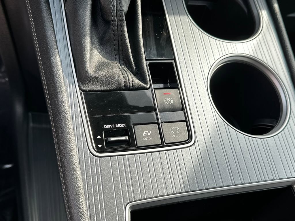 Used 2025 Toyota Sienna LE image 30