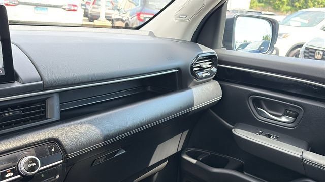Used 2025 Honda Pilot Touring image 22