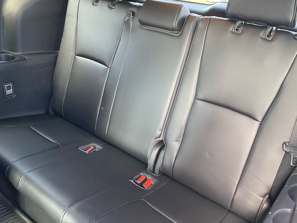 Used 2021 Toyota Highlander XLE image 6