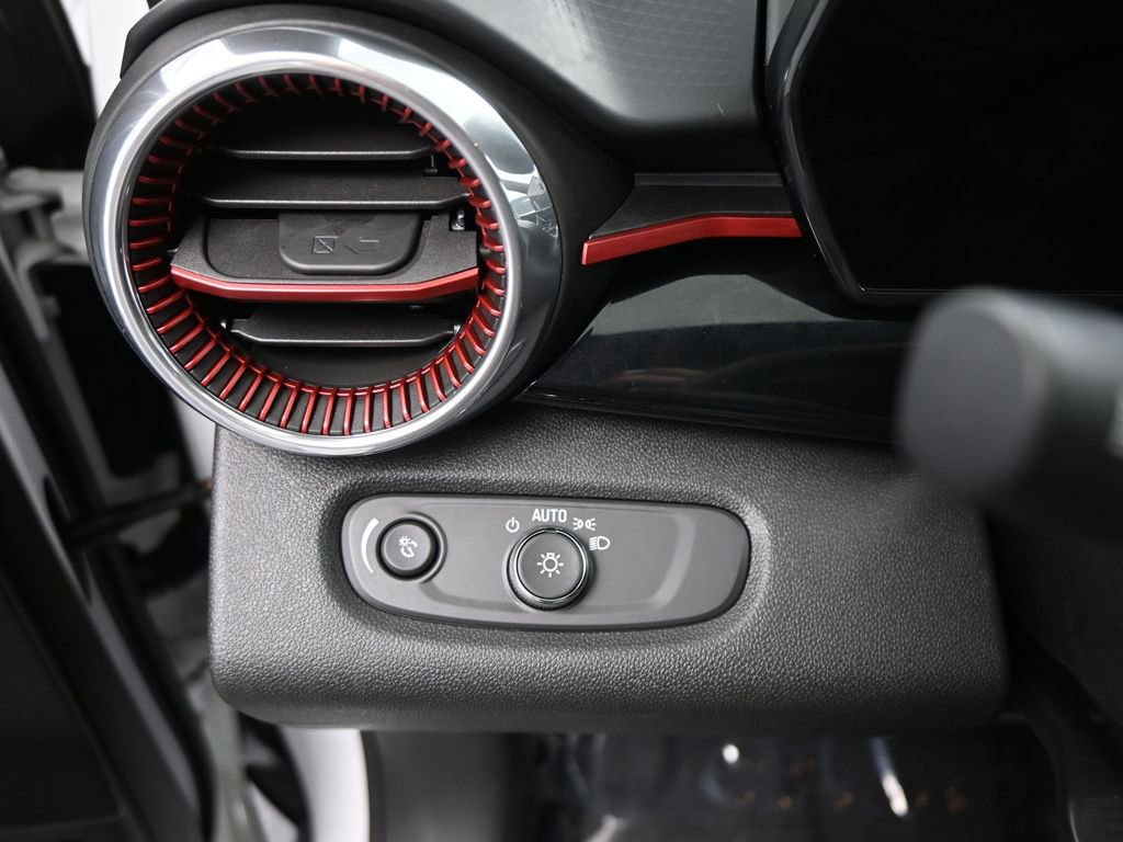 Used 2024 Chevrolet Trax RS w/ Sunroof Package image 20