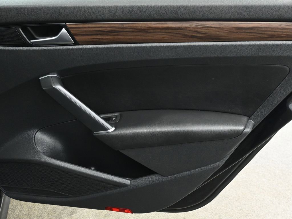 Used 2020 Volkswagen Passat 2.0T SEL image 16