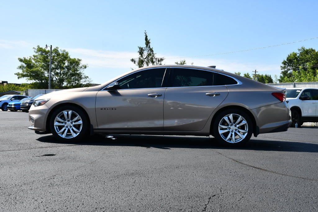Used 2018 Chevrolet Malibu Hybrid w/ Leather Package FWD image 4