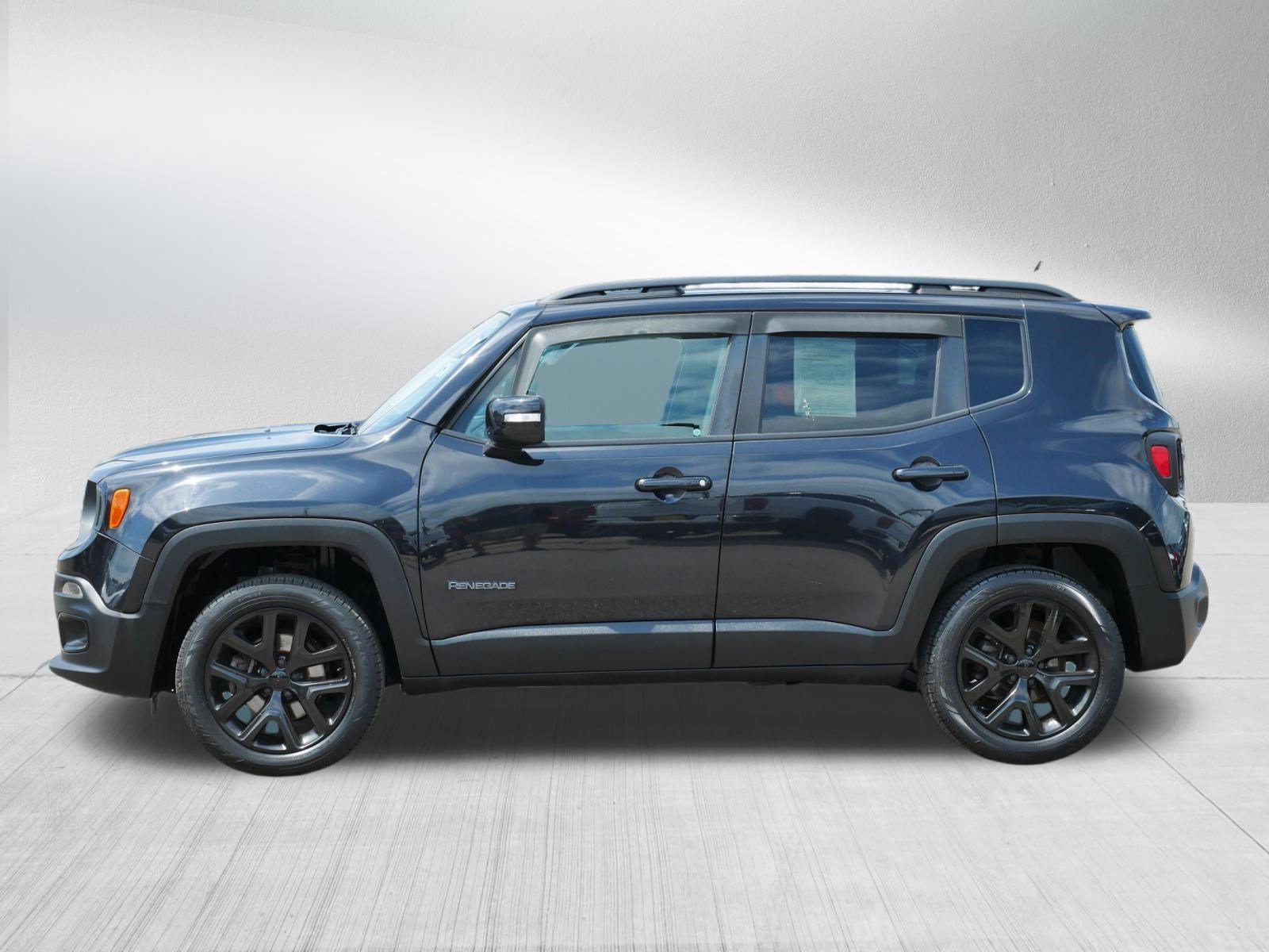 Used 2016 Jeep Renegade Latitude AWD/4WD image 4