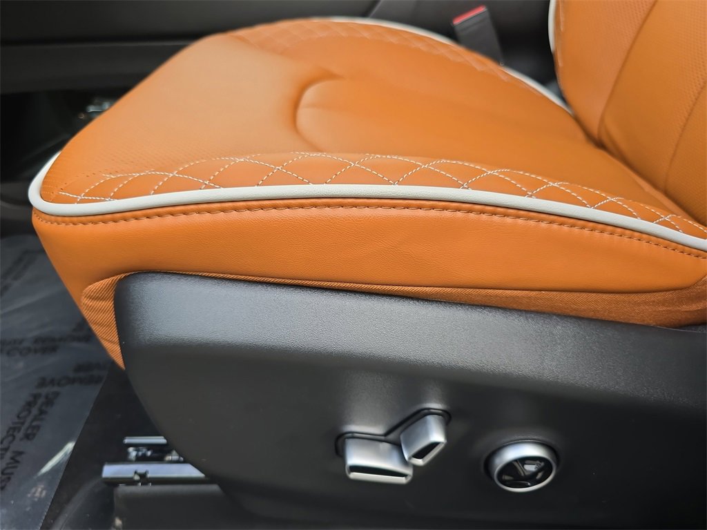 New 2026 Chrysler Pacifica Pinnacle w/ Trailer Tow Group image 30