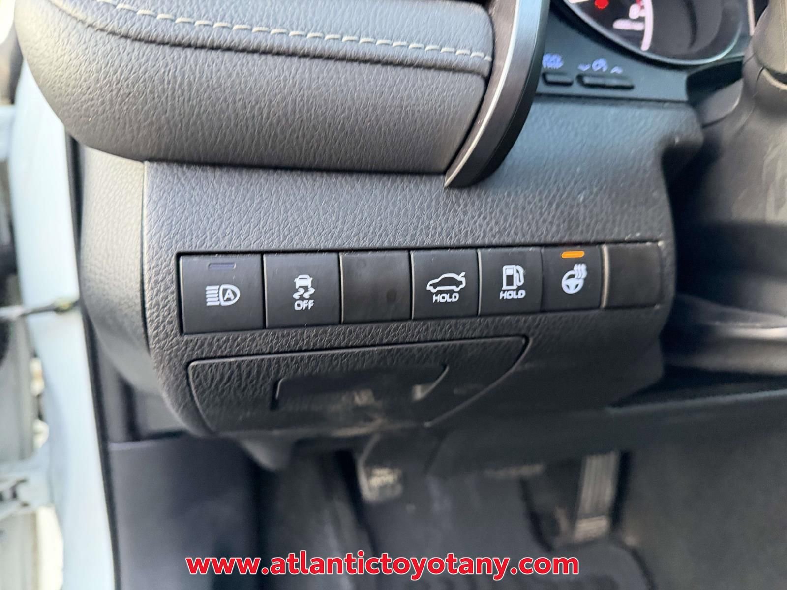 Used 2023 Toyota Camry SE image 19
