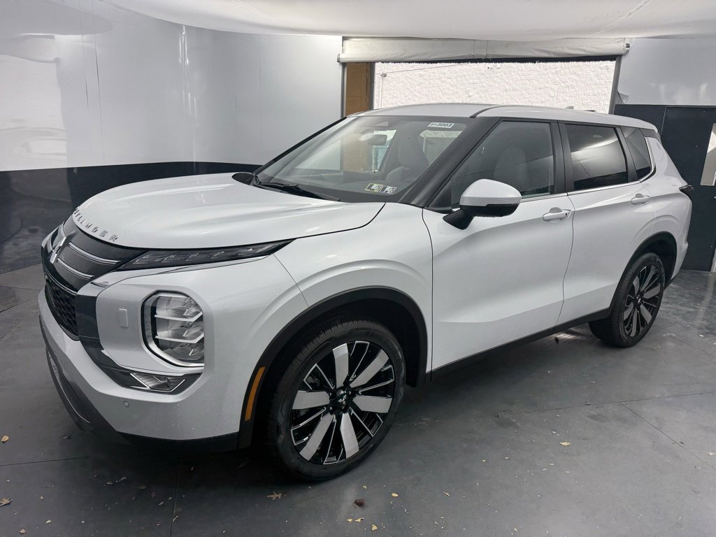 New 2025 Mitsubishi Outlander SE image 7