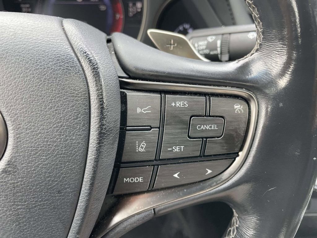 Used 2020 Lexus LS 500 w/ Accessory Package (Z2) image 33