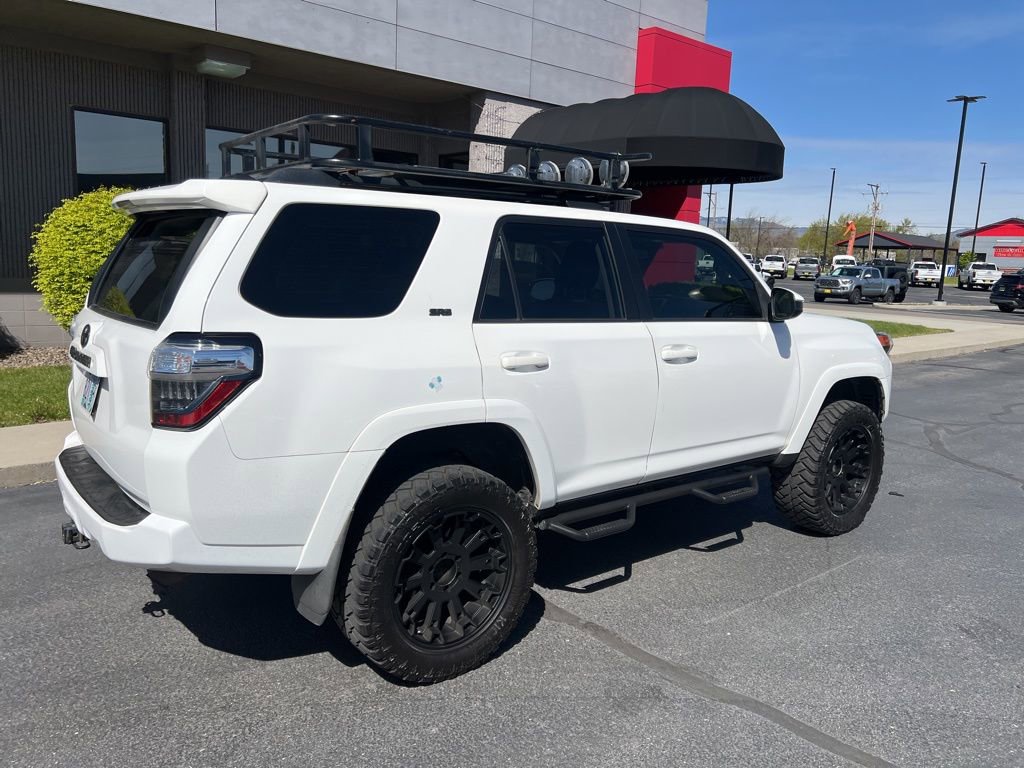 Used 2016 Toyota 4Runner SR5 AWD/4WD image 3