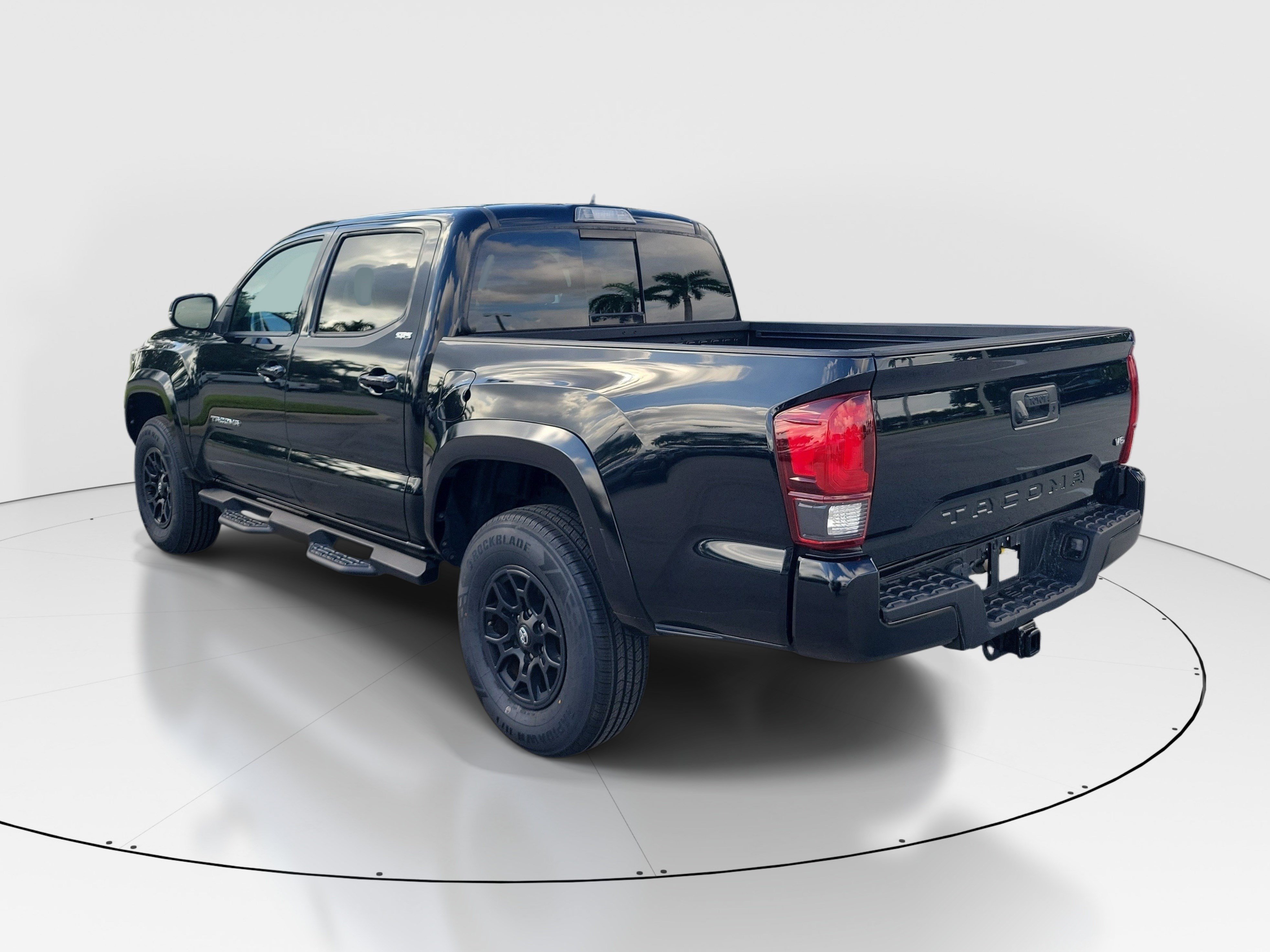 Certified 2022 Toyota Tacoma SR5 w/ Technology Package RWD image 5