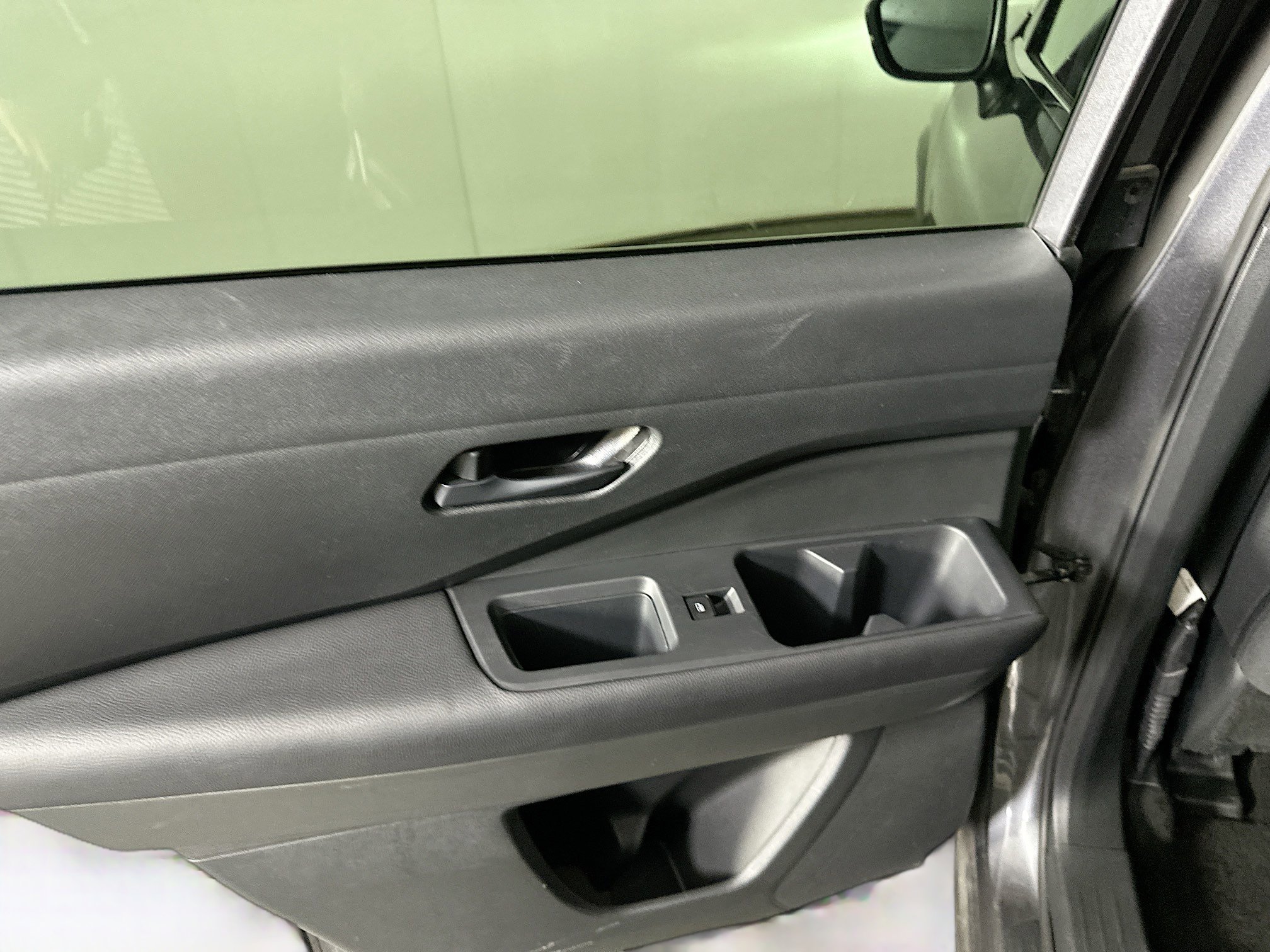 Used 2025 Nissan Pathfinder SV image 25